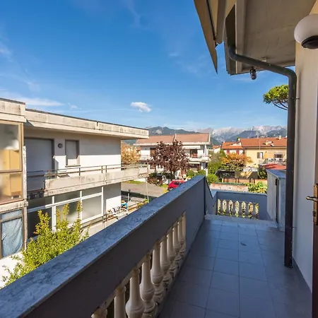 Residenza Tirrenia By Mmega Apartment