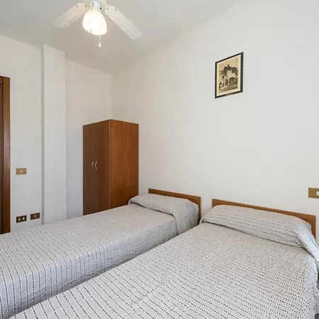 Residenza Tirrenia By Mmega Apartment *